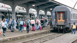 Circulația trenurilor Constanța – Mangalia va fi suspendată timp de patru luni pentru modernizarea gărilor. Ce trebuie să știe călătorii Circulația trenurilor Constanța – Mangalia va fi suspendată timp de patru luni pentru modernizarea gărilor. Ce trebuie să știe călătorii